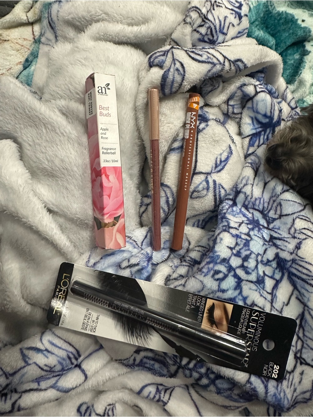 aroma ritual Best Buds Apple & Rose Fragrance Rollerball — Pink